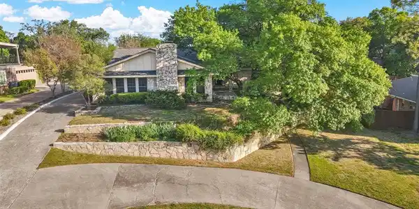 7709 Woodside Hill