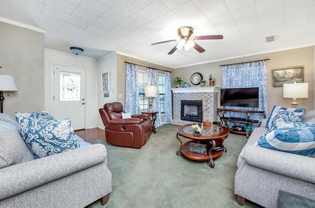 123 W Cayuga Drive