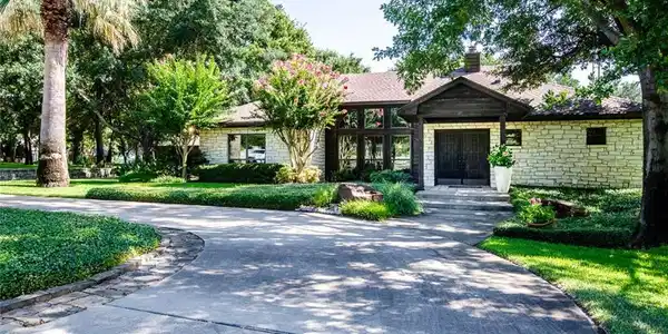 405 Hidden Oaks Lane