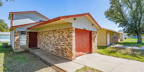 1852 Coral Road