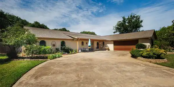 7725 Woodside Hill