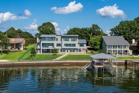123 Shoreline Drive