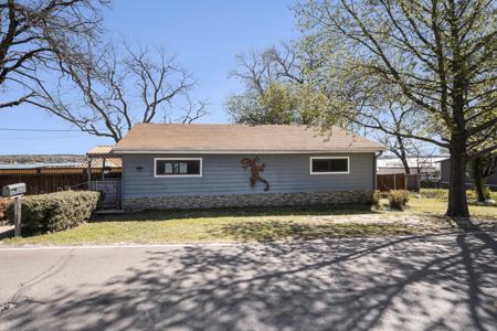 1122 W Lake Drive