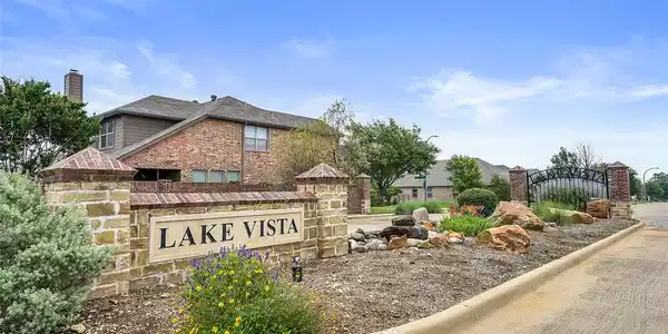 8728 Vista Royale Drive