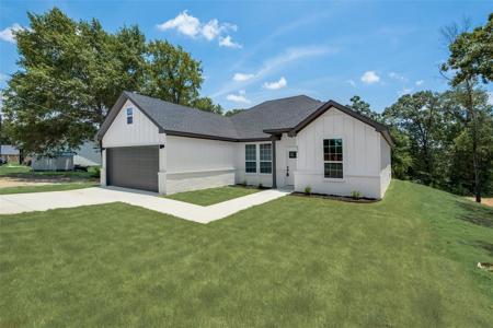 236 Lakeview Circle