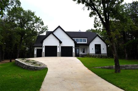 108 Oakridge Court