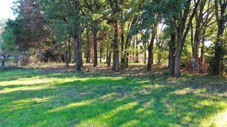 E Oakwood Drive