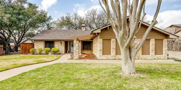8601 Woodslane Drive