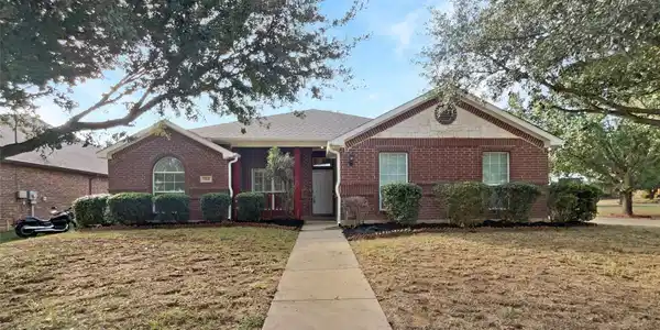 561 Ascot Way