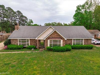 5620 S Lakeshore Drive