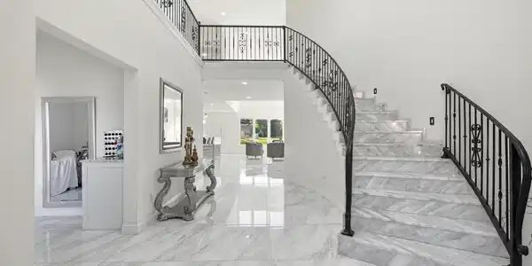 7725 Lakeview Circle