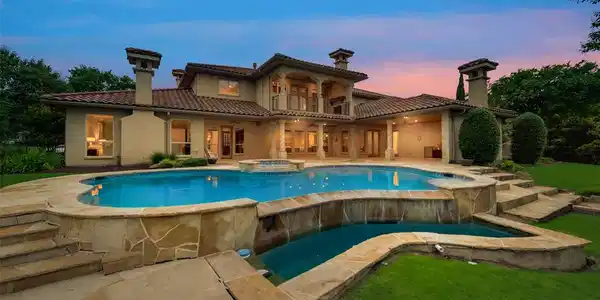 5832 Lakeside Drive