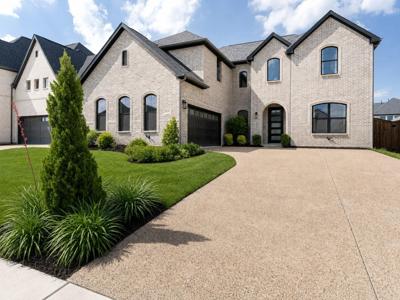 1421 Valor Way