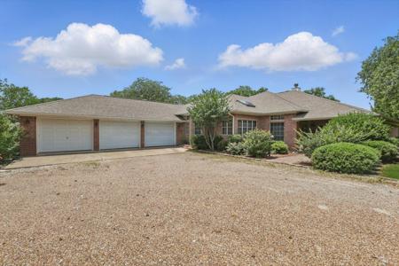 114 E IRIQUOIS Drive