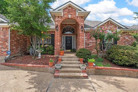 4215 Green Oak Drive