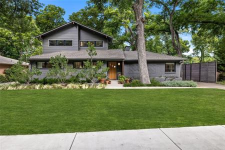 8711 Vinewood Drive