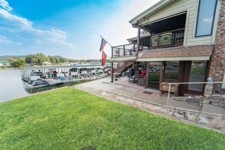 1361 Willow Beach Road