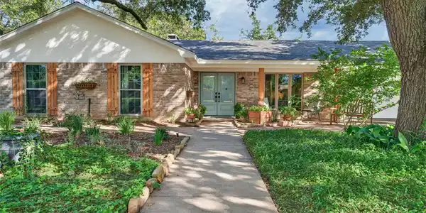 3206 Village Park Drive