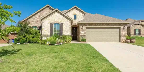 541 Ascot Way