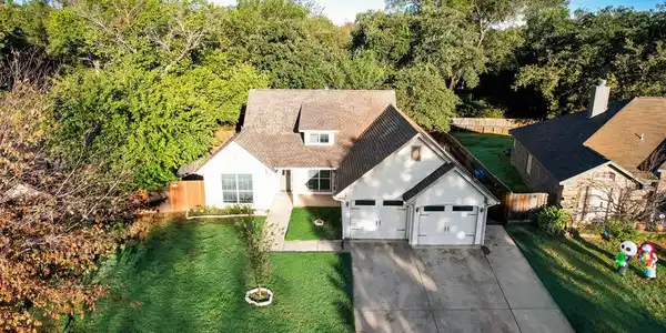 121 Parkwood Court