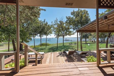 301 Lakeside Drive
