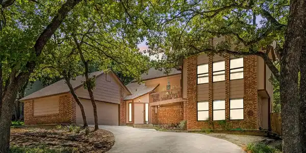 605 Lake Crest Parkway