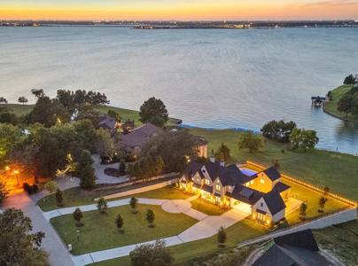 9 Meadowlake Drive