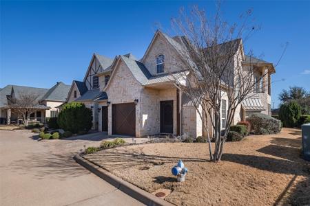 2541 Vineyard Drive