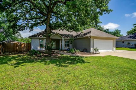 3711 Winding Way