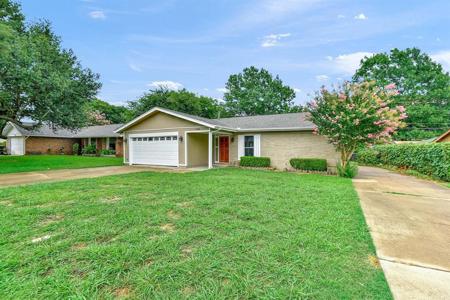 3105 Dauphine Drive