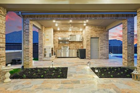 9800 Pikes Peak Place