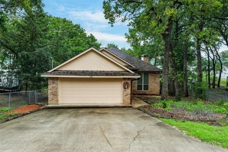 808 Oak Landing Circle