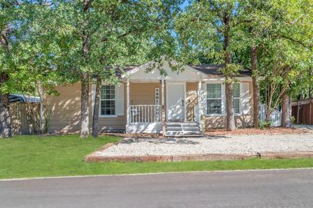 404 Indian Oaks Trail