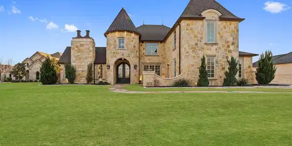 6017 Lakeside Drive