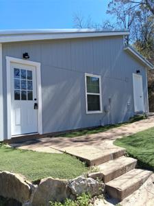 2807 Comanche Trail