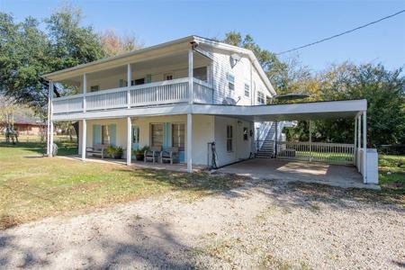1001 Holiday Circle
