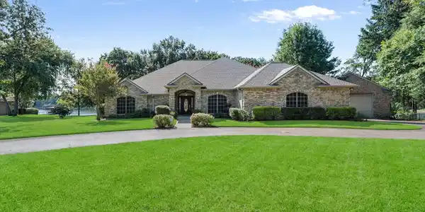 410 Hidden Oaks Lane