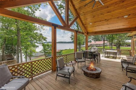 1072 Featherston Road