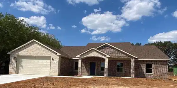 240 County Rd 4856