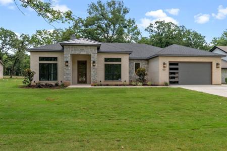 124 Colonial