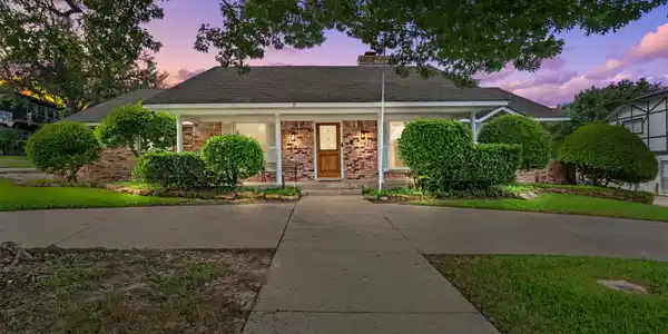 7725 Westwind Drive