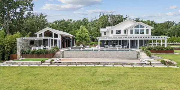 301 SE County Road 3250