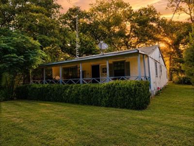 124 W Cedar Lane