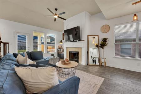 832 Lake Worth Trail