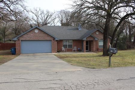 122 Lakeway Lane