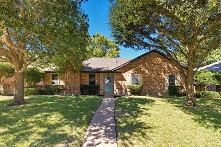 4005 Tracey Trail