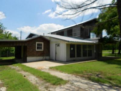 401 Vista Oaks
