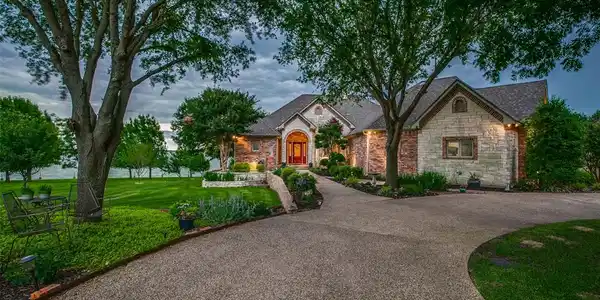 424 Moonlight Drive