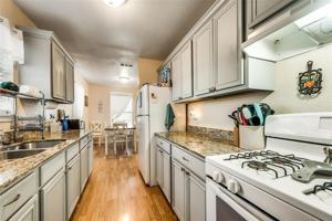 1702 Manor Garden