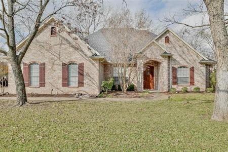 8922 Green Leaves Drive